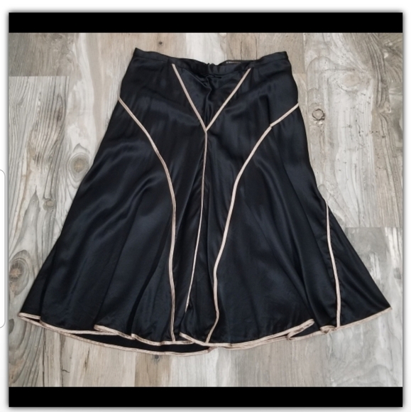 BCBGMAXAZRIA 100% silk midi skirt size 8